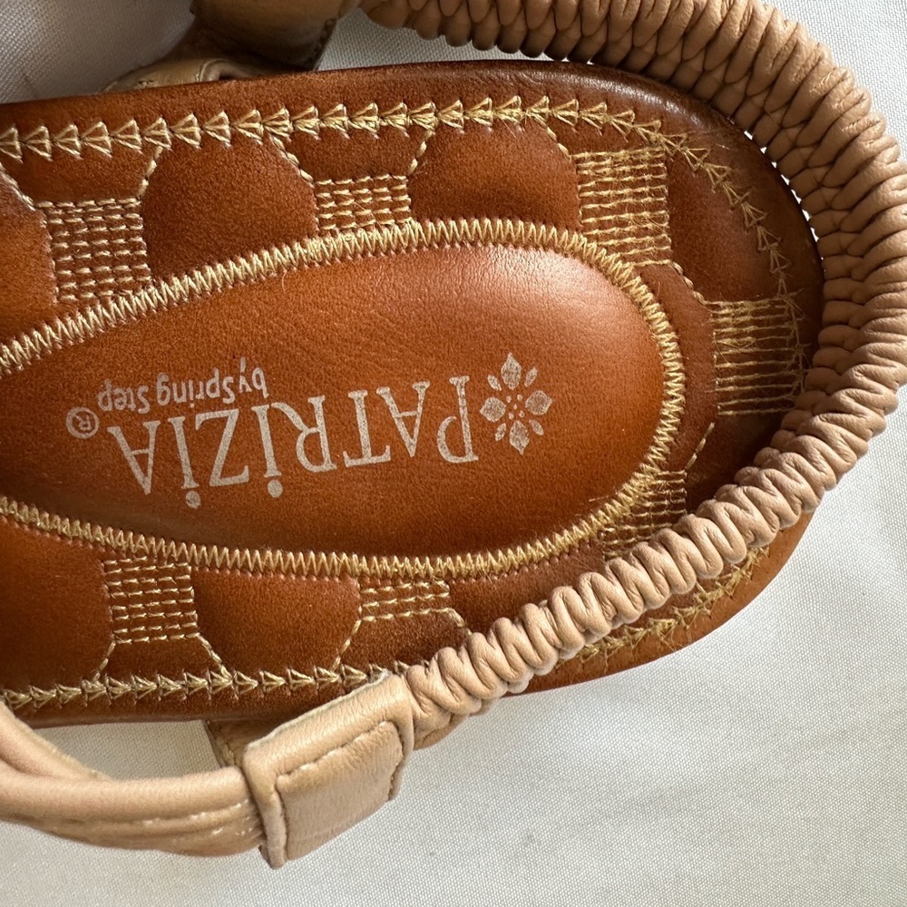 Patrizia Vegan Leather Tan Floral Women's Sandals Size 40 (US 9) - Picture 4 of 8